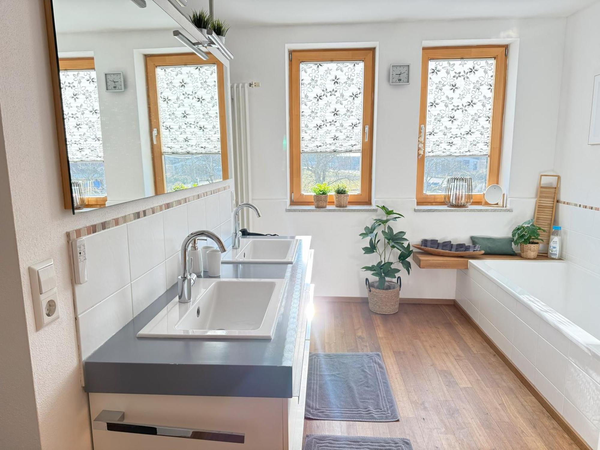 Fe Wo Brunnen - 120 Qm - Ruhige Lage - Viel Natur- Komfortabel - Grosser Balkon Und Garten Меминген Екстериор снимка
